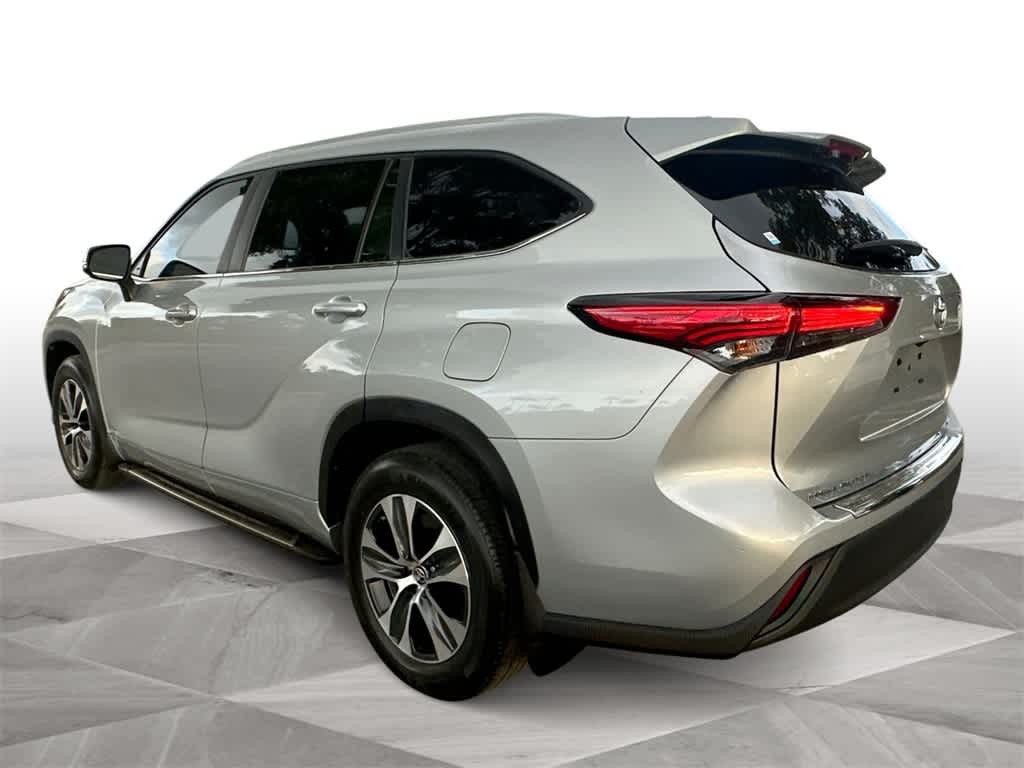 Thumbnail: 2023 Toyota Highlander - 6