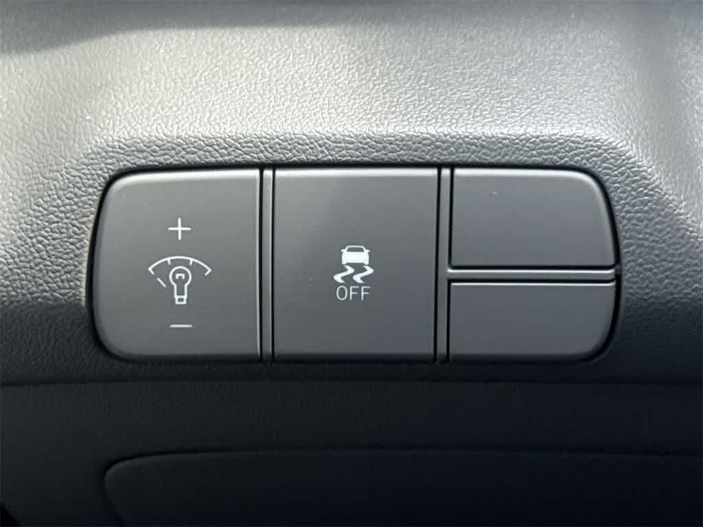 Thumbnail: 2025 Hyundai Elantra - 17