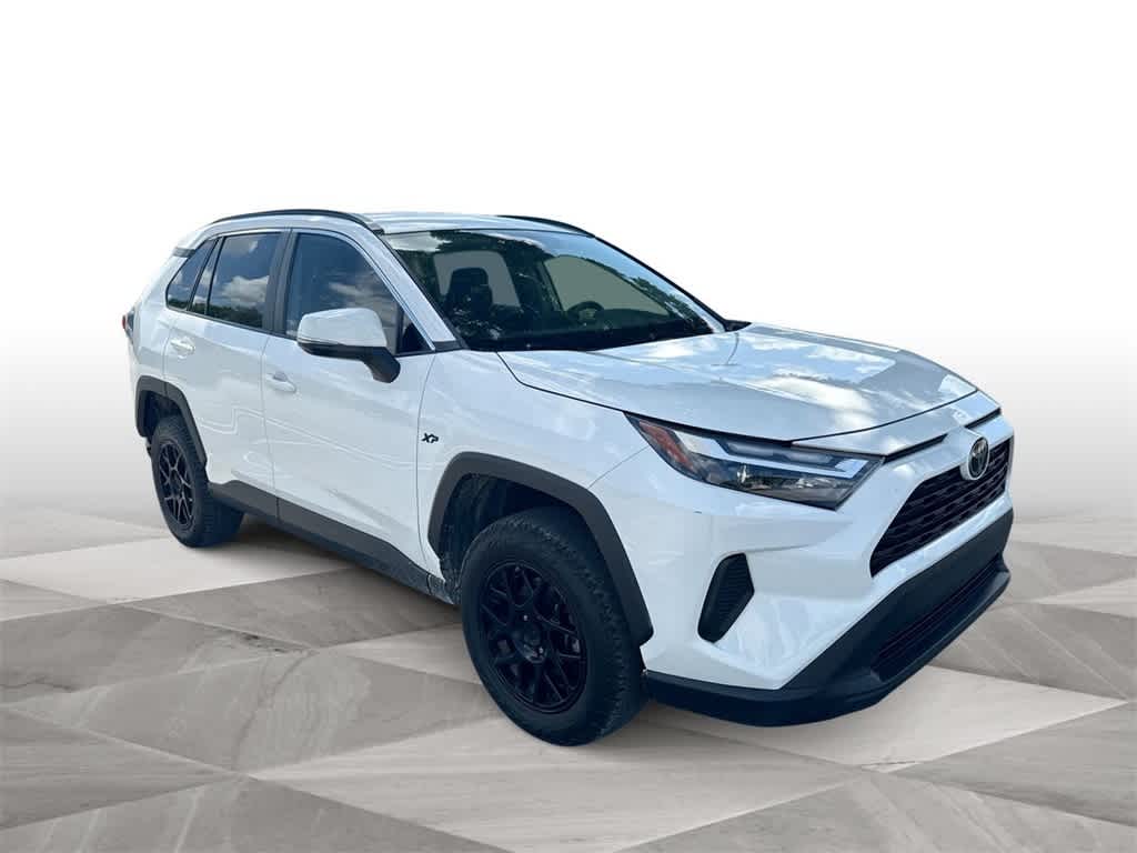 2022 Toyota RAV4 XLE 2