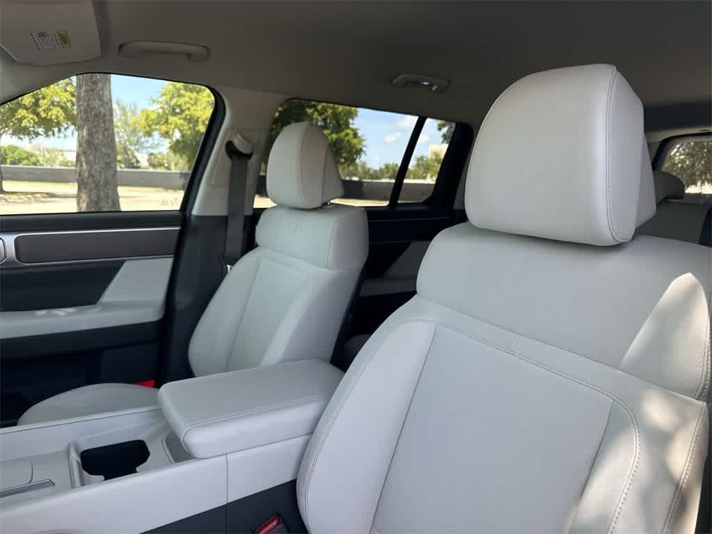 2025 Hyundai Santa Fe SE 14