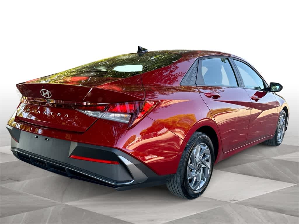 Thumbnail: 2024 Hyundai Elantra - 8