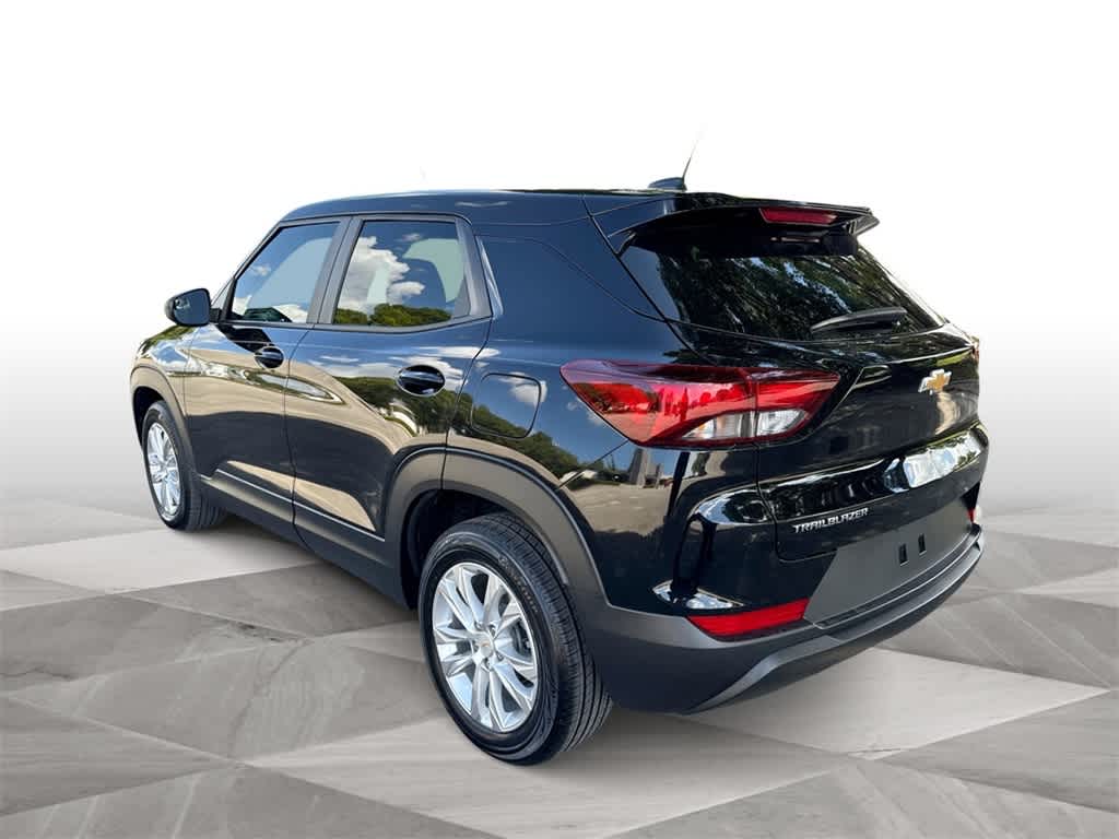 Thumbnail: 2023 Chevrolet TrailBlazer - 6