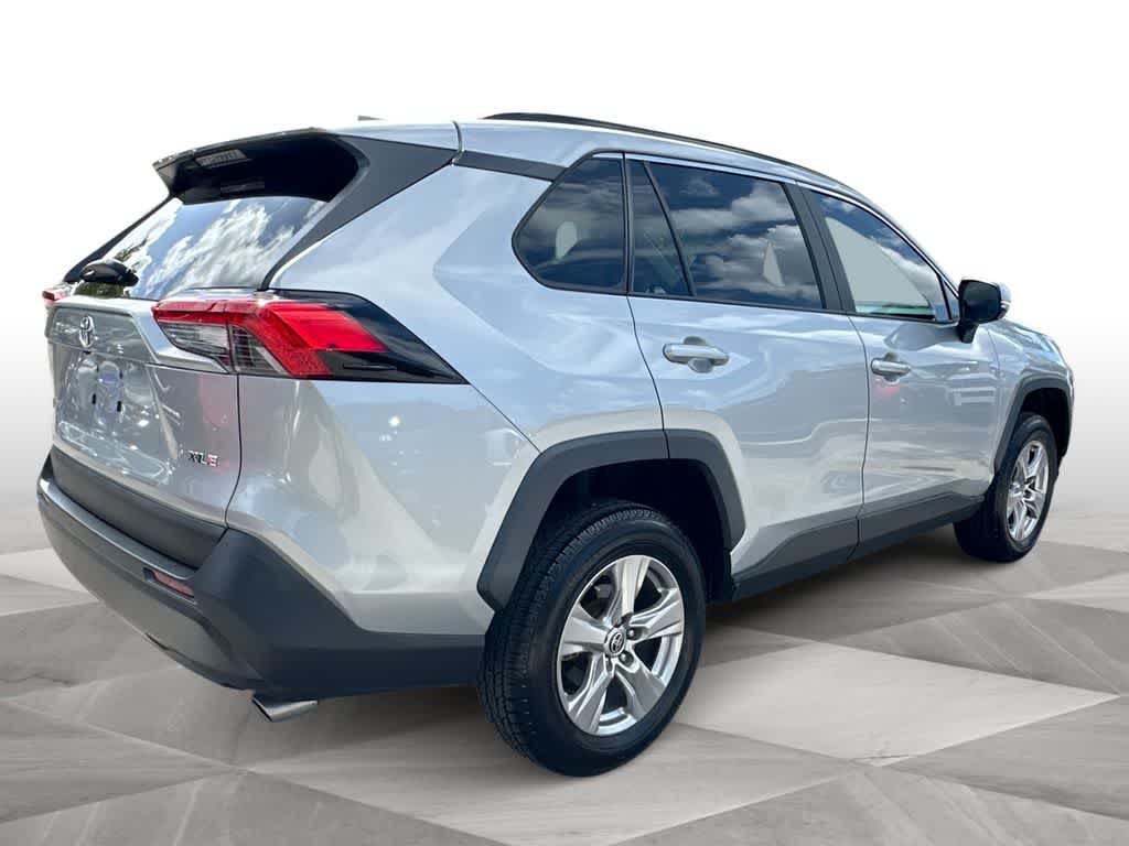 Thumbnail: 2022 Toyota RAV4 - 8