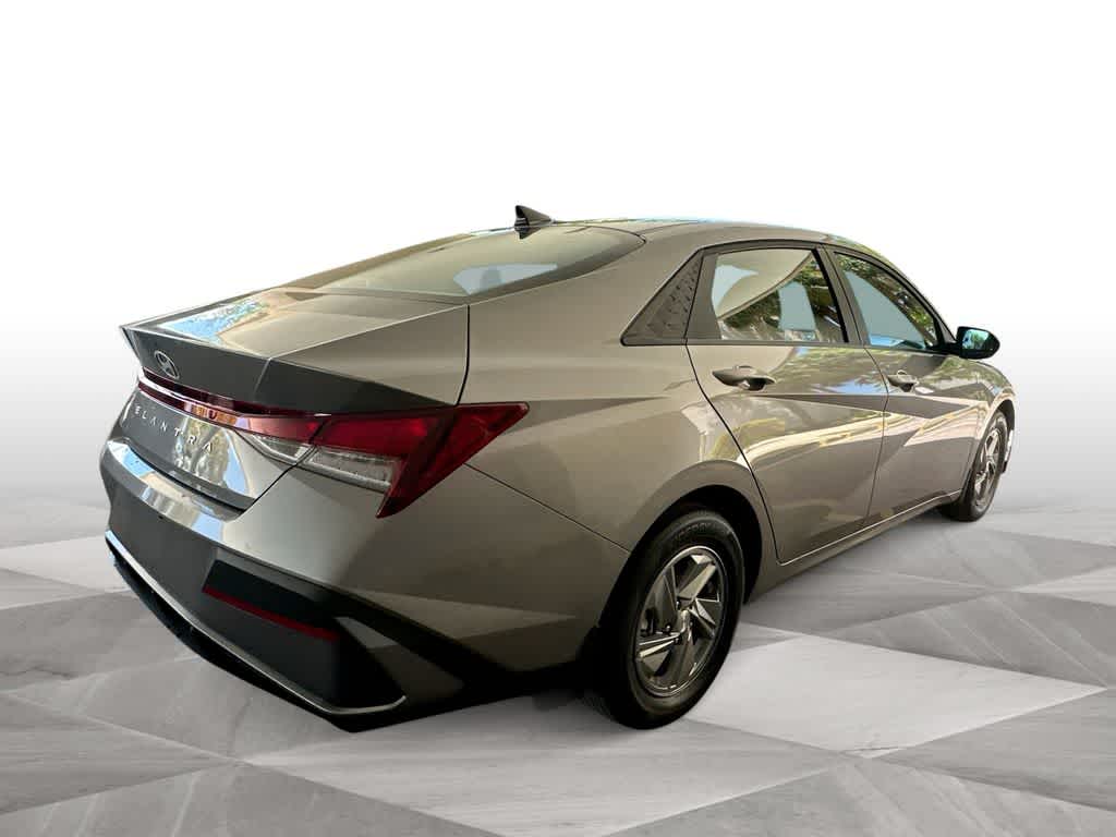 Thumbnail: 2024 Hyundai Elantra - 8