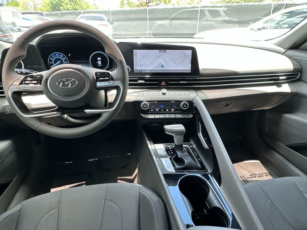 Thumbnail: 2023 Hyundai Elantra - 17
