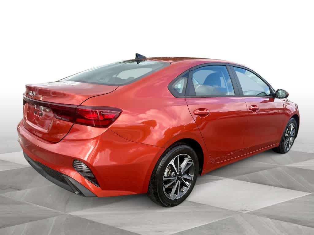 Thumbnail: 2023 Kia Forte - 8