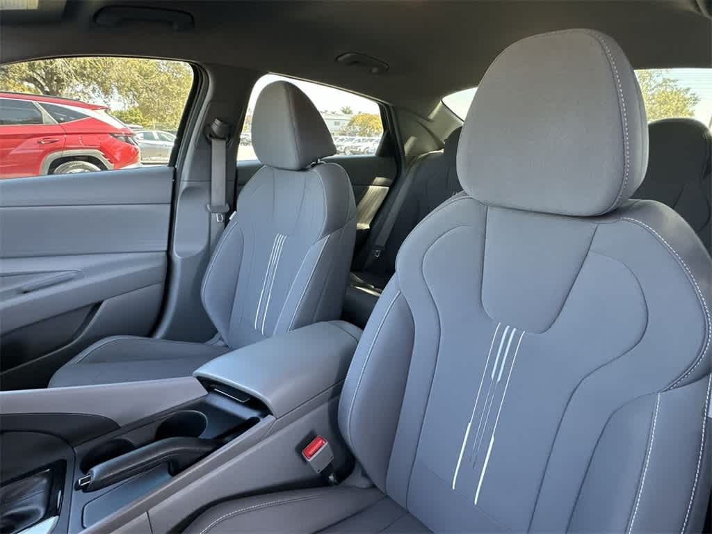 Thumbnail: 2022 Hyundai Elantra - 14