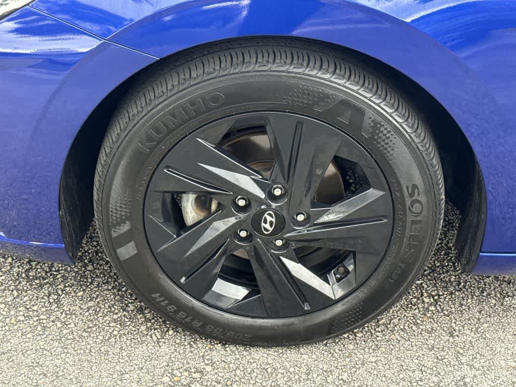 Thumbnail: 2023 Hyundai Elantra - 11