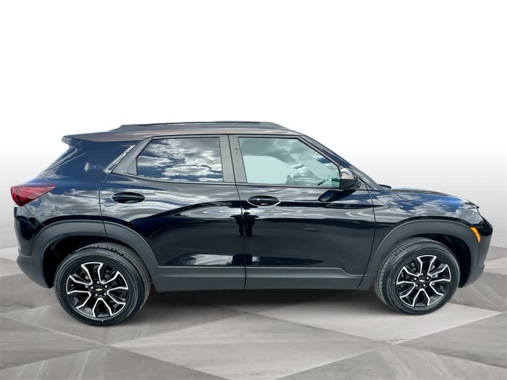 Thumbnail: 2022 Chevrolet TrailBlazer - 9