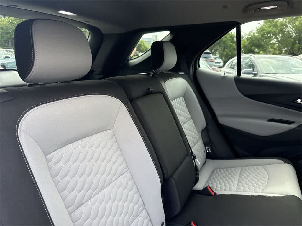 2020 Chevrolet Equinox LS 26