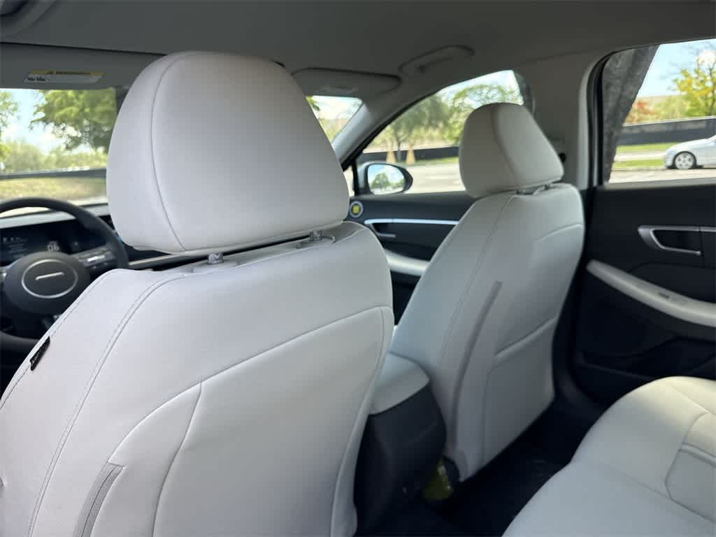 2025 Hyundai Sonata SE 23