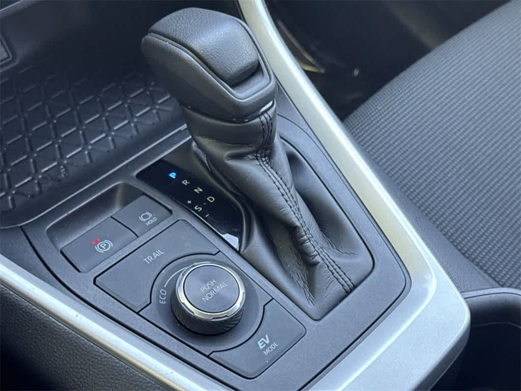 2024 Toyota RAV4 LE 21
