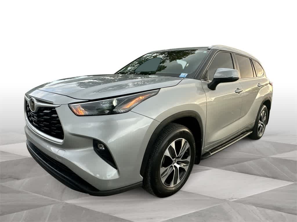 Thumbnail: 2023 Toyota Highlander - 4