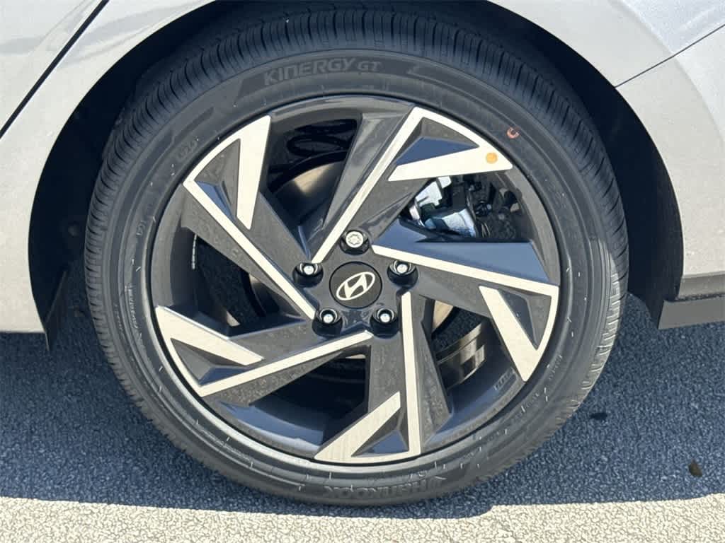 2025 Hyundai Elantra SEL 16