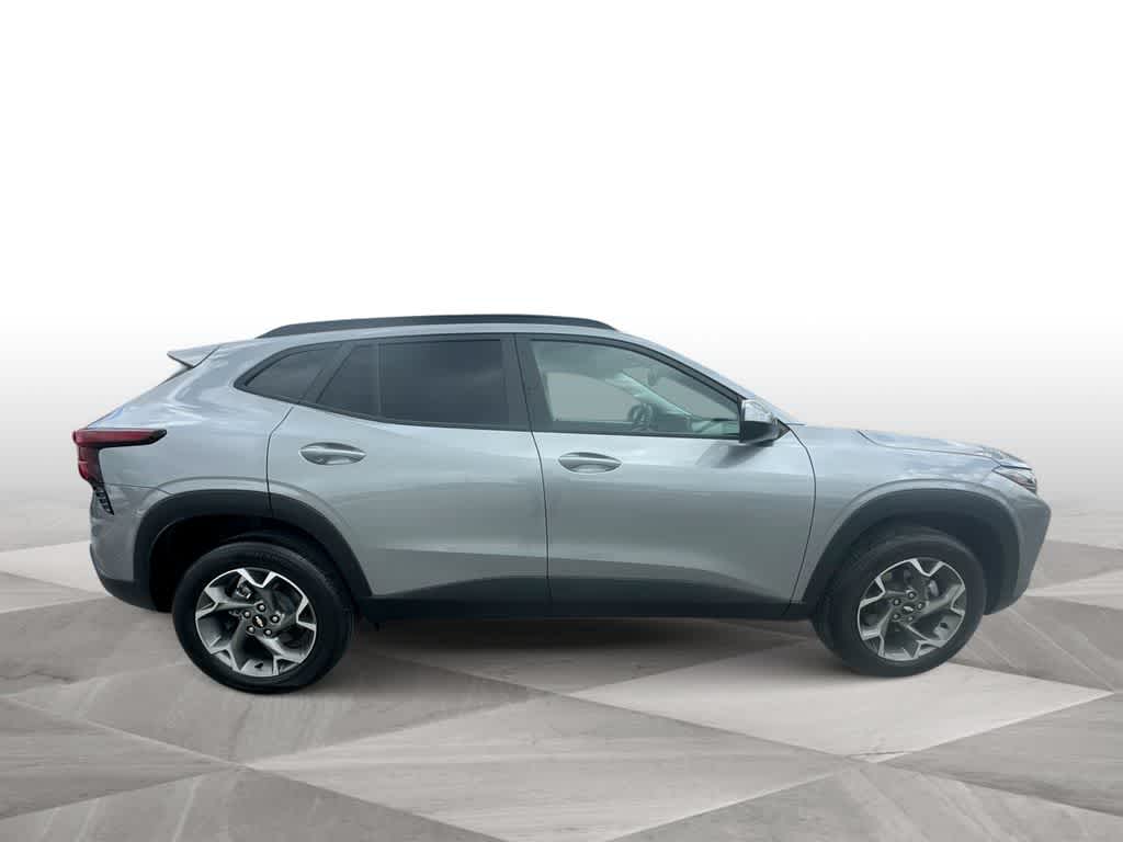 Thumbnail: 2025 Chevrolet Trax - 9