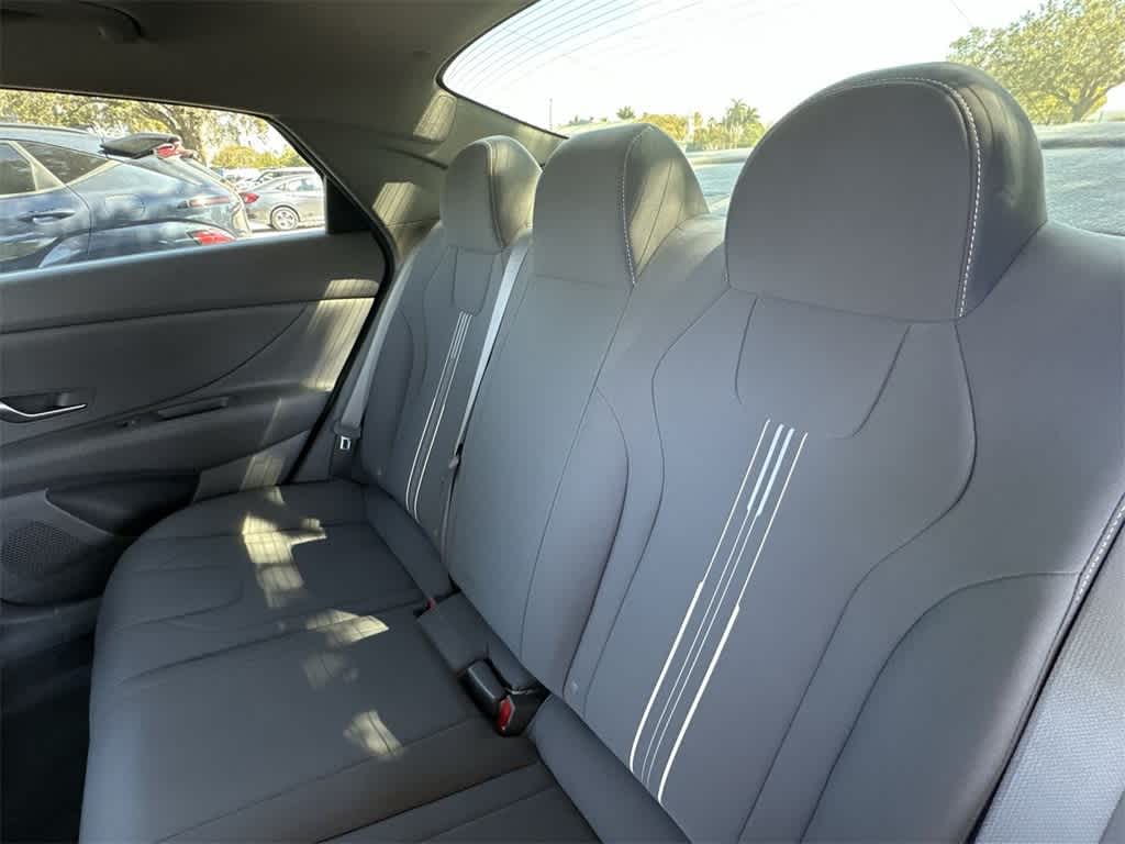 Thumbnail: 2022 Hyundai Elantra - 22