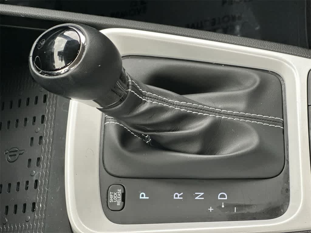 Thumbnail: 2023 Hyundai Venue - 21