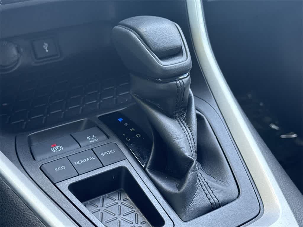 2022 Toyota RAV4 XLE 21