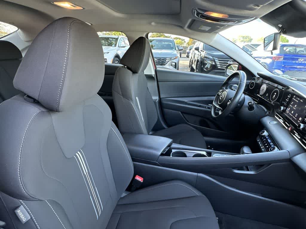 Thumbnail: 2022 Hyundai Elantra - 27