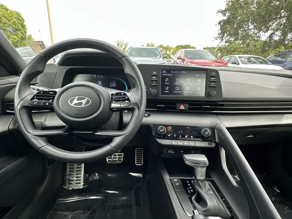 Thumbnail: 2025 Hyundai Elantra - 17