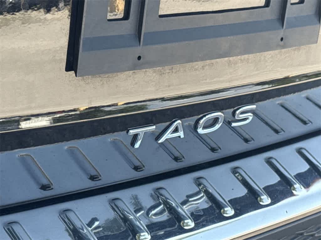 Thumbnail: 2022 Volkswagen Taos - 10