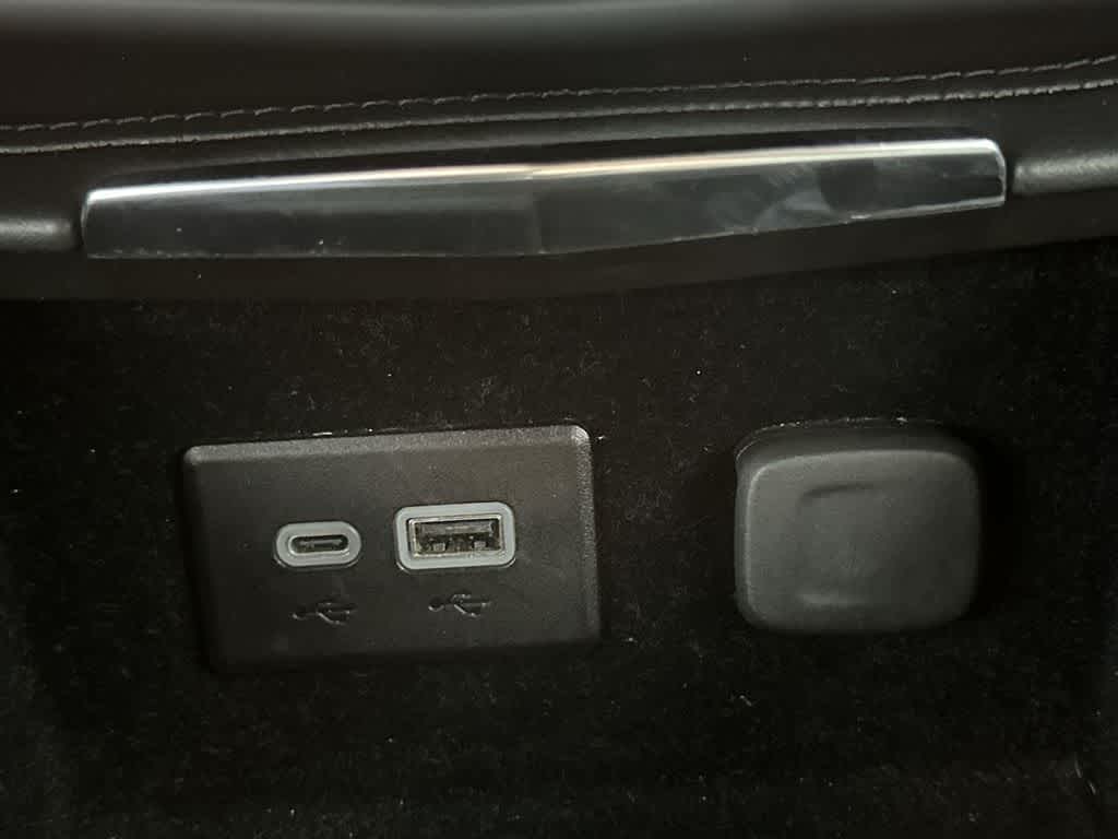 Thumbnail: 2024 Cadillac XT4 - 17