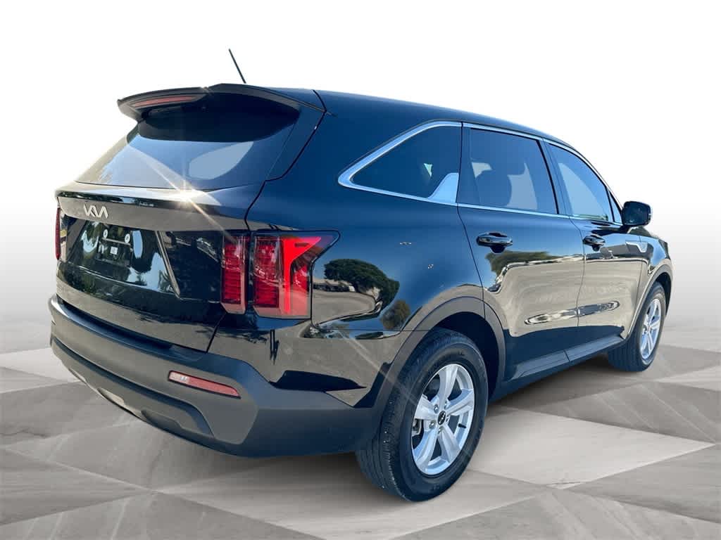 Thumbnail: 2023 Kia Sorento - 8