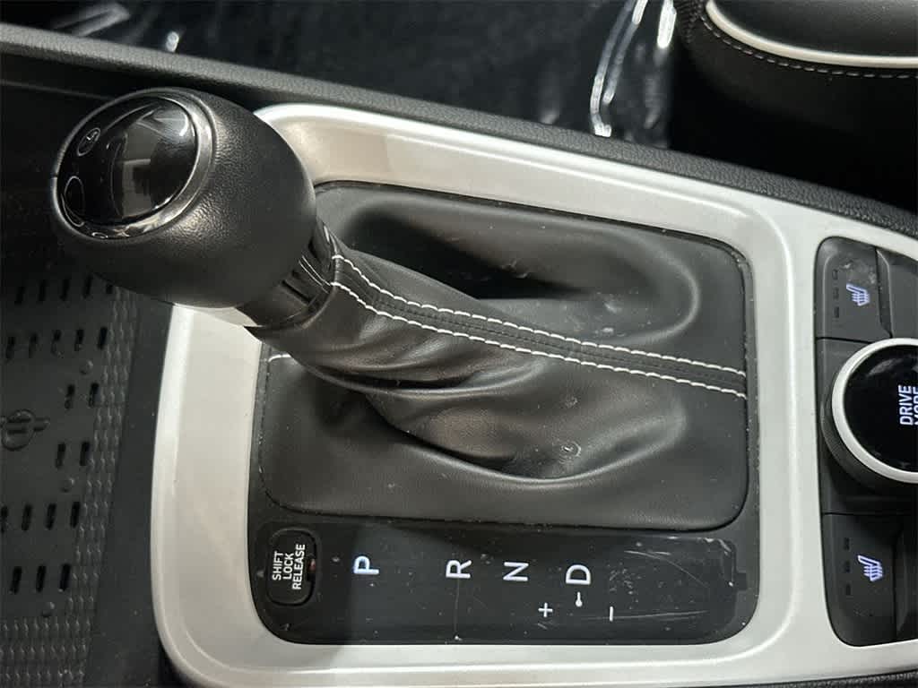 Thumbnail: 2023 Hyundai Venue - 21