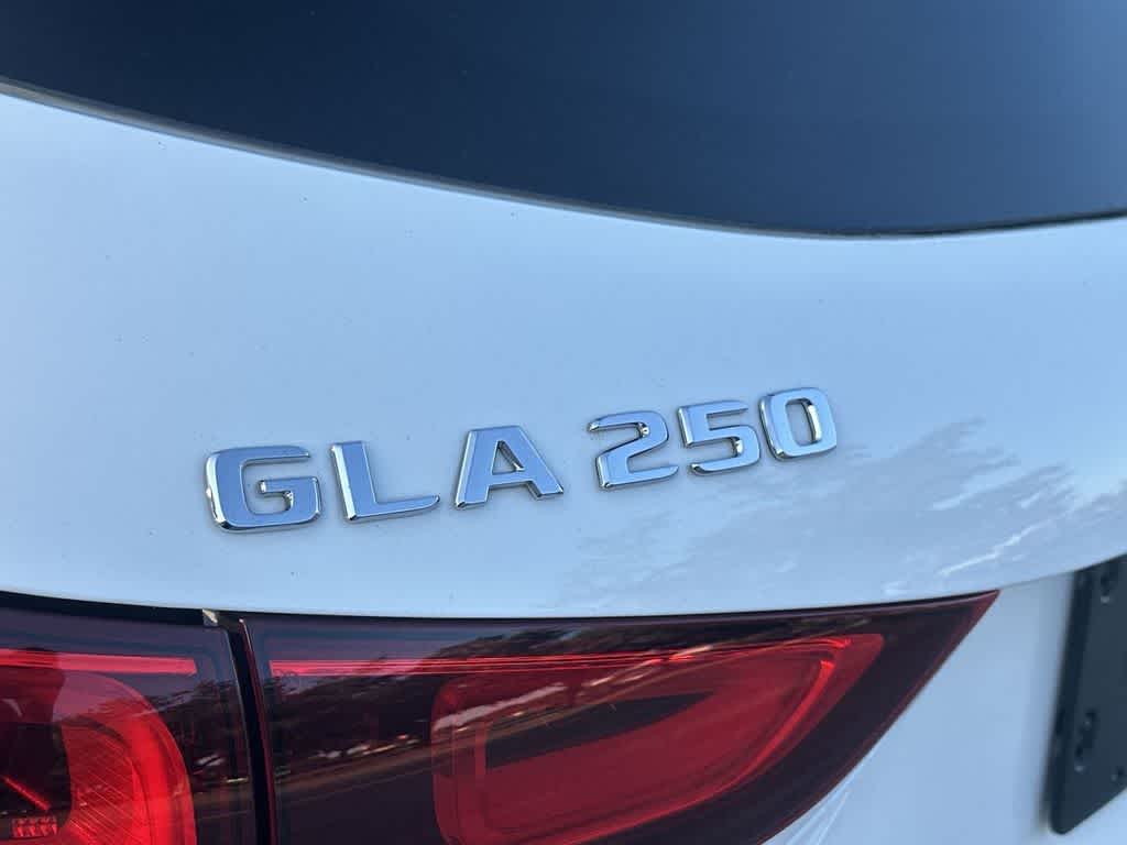 Thumbnail: 2021 Mercedes-Benz GLA - 10