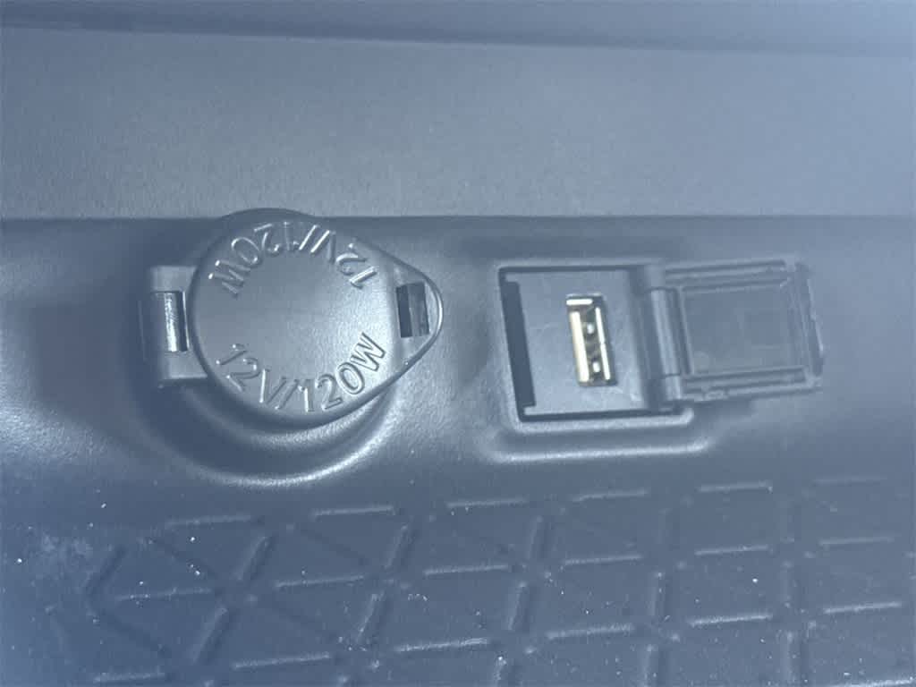 2022 Toyota RAV4 XLE 16