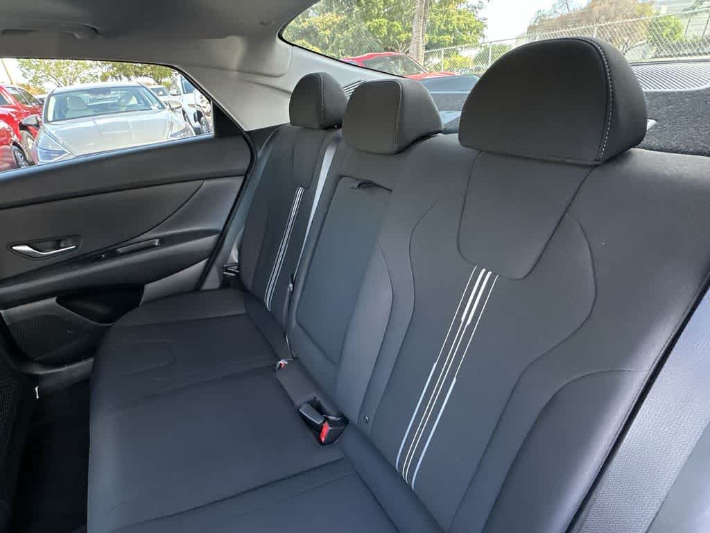 Thumbnail: 2022 Hyundai Elantra - 22