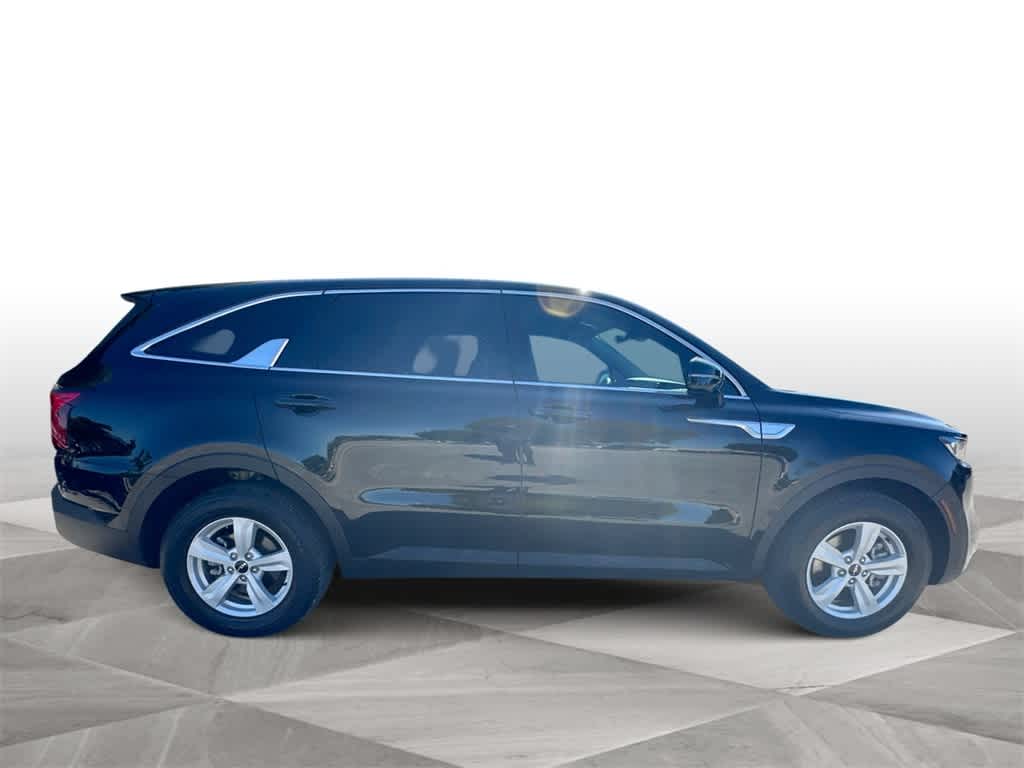 Thumbnail: 2023 Kia Sorento - 9