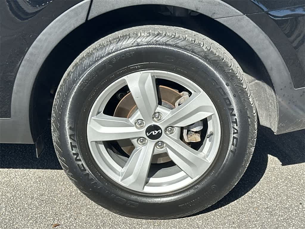 Thumbnail: 2023 Kia Sorento - 11