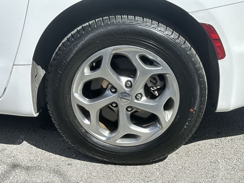 Thumbnail: 2022 Chrysler Pacifica - 11