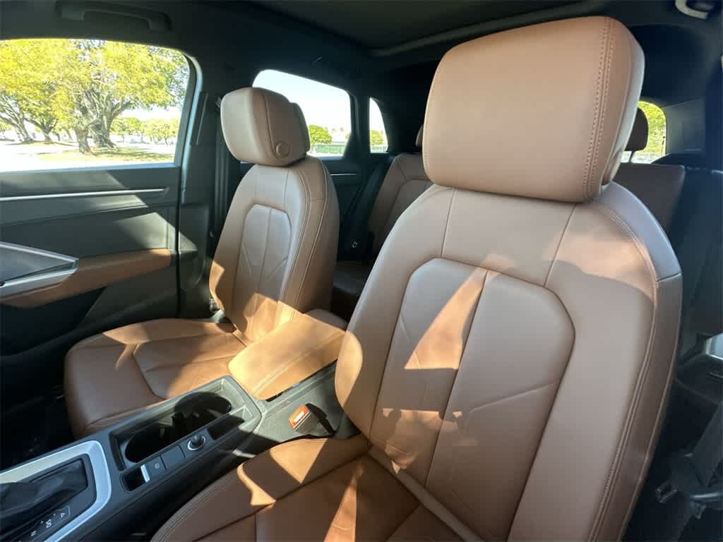 Thumbnail: 2025 Audi Q3 - 14