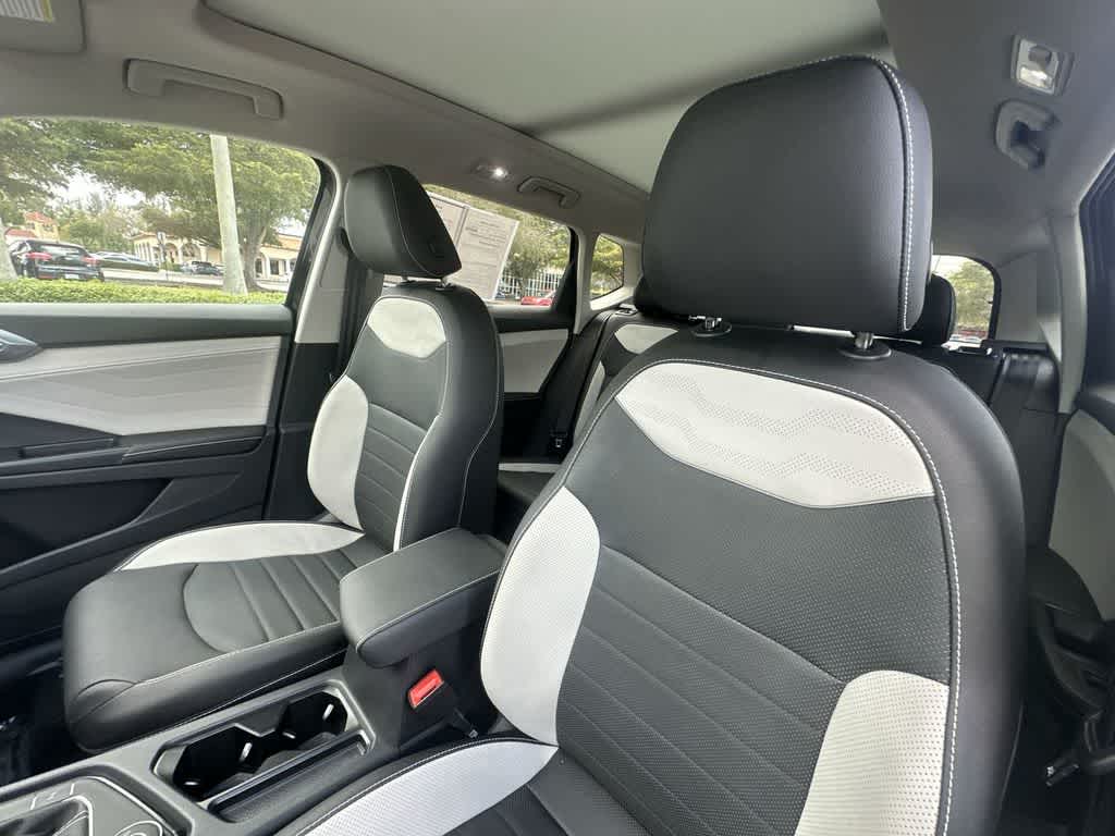 Thumbnail: 2025 Volkswagen Taos - 14