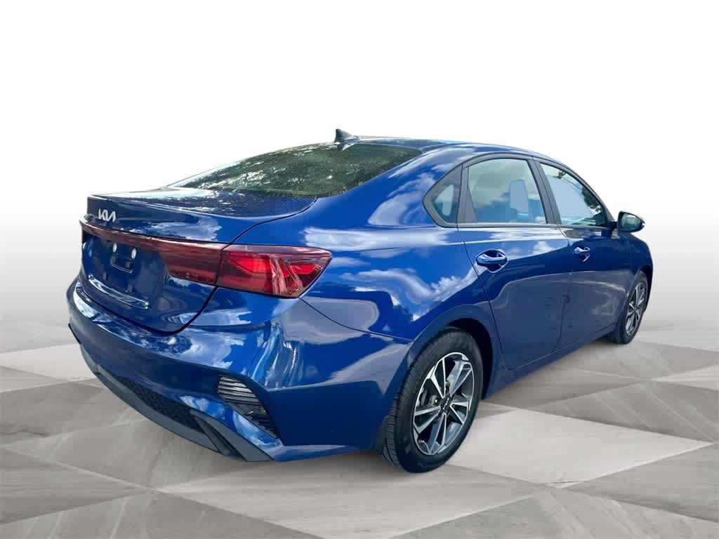 Thumbnail: 2023 Kia Forte - 8