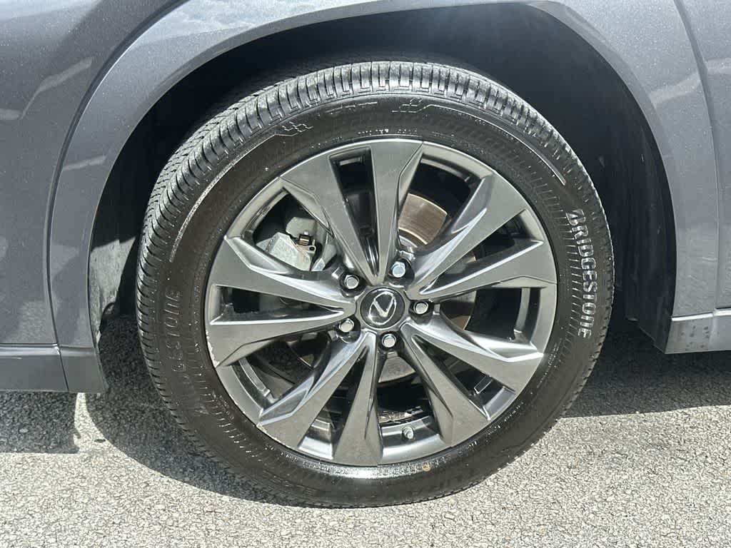 Thumbnail: 2023 Lexus UX - 10