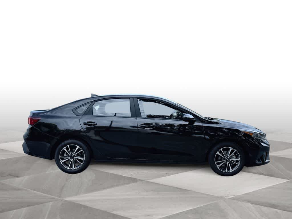 Thumbnail: 2024 Kia Forte - 9