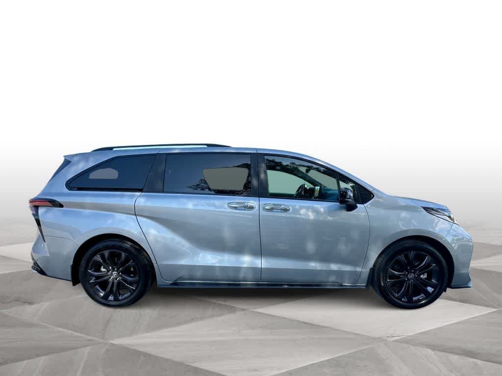 Thumbnail: 2025 Toyota Sienna - 9