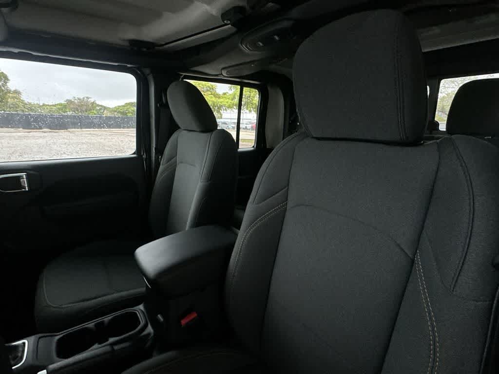 Thumbnail: 2025 Jeep Gladiator - 14