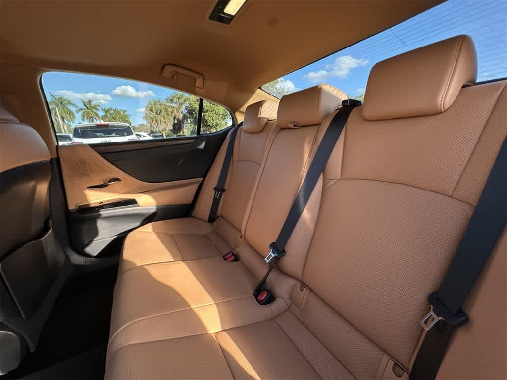 Thumbnail: 2023 Lexus ES - 22