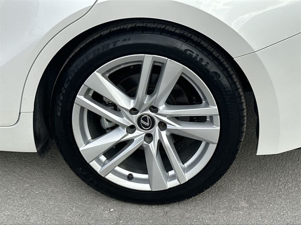 Thumbnail: 2023 Lexus IS - 11