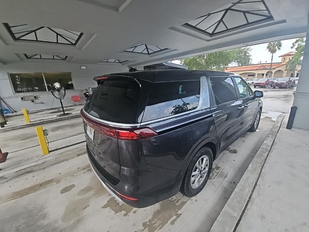 Thumbnail: 2023 Kia Carnival - 3