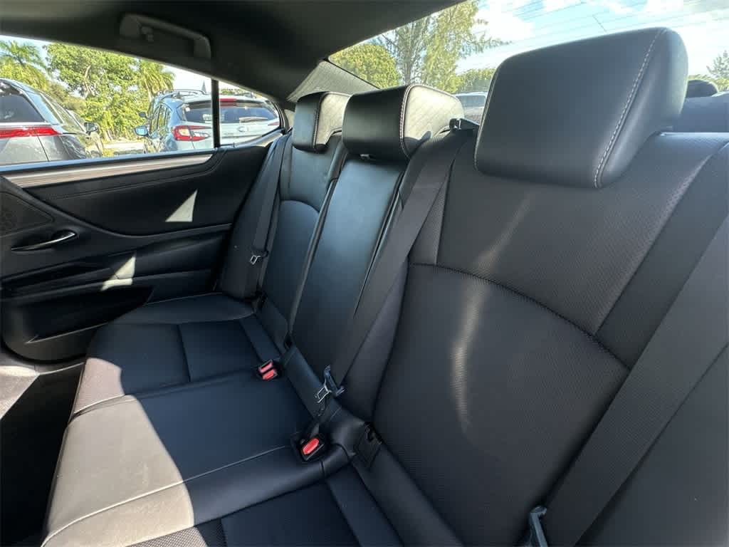 Thumbnail: 2021 Lexus ES - 22