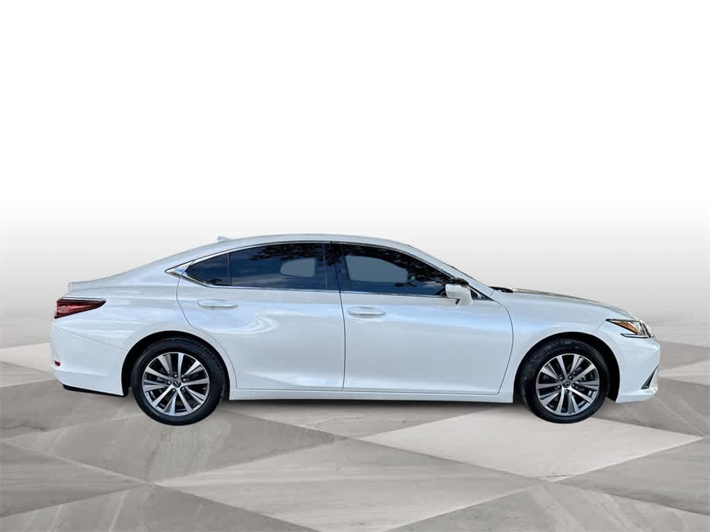 Thumbnail: 2021 Lexus ES - 9