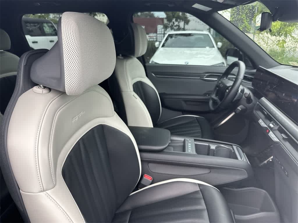 Thumbnail: 2025 Kia EV9 - 27