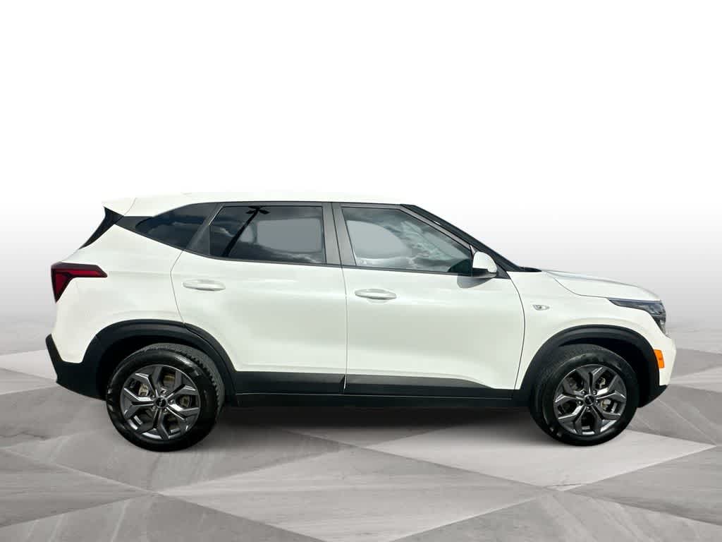 Thumbnail: 2024 Kia Seltos - 9