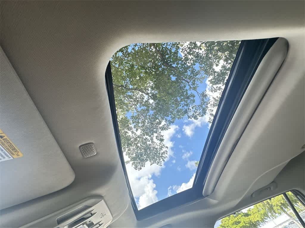 Thumbnail: 2022 Toyota Highlander - 17