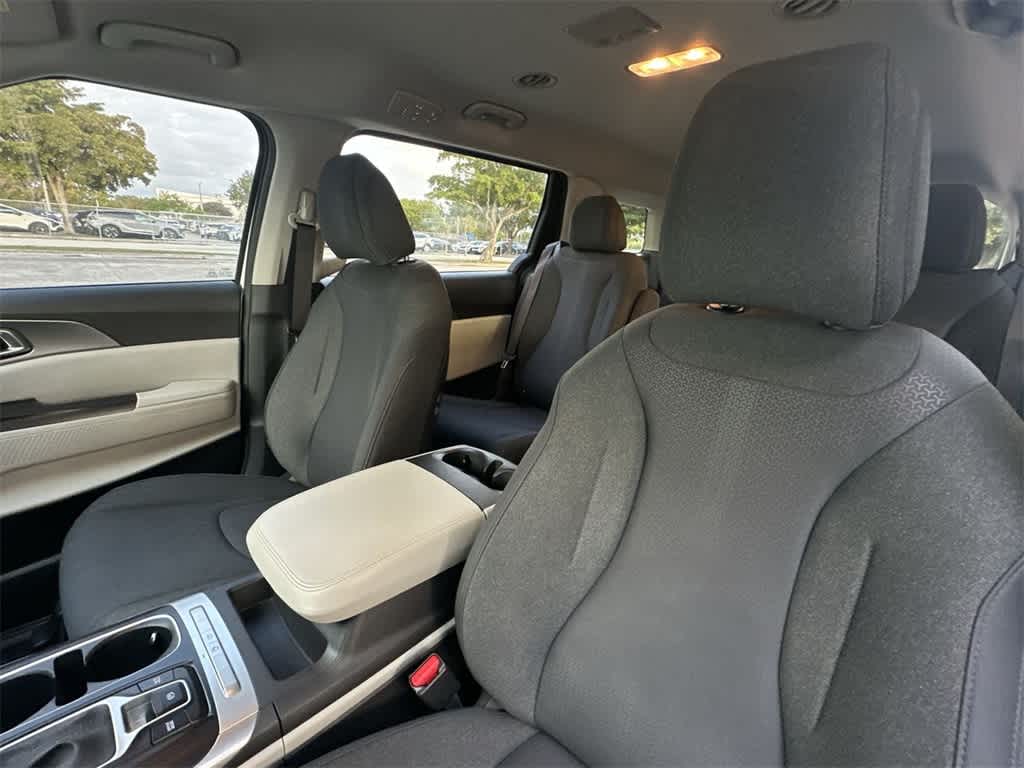 Thumbnail: 2023 Kia Carnival - 14